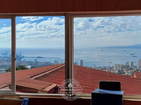 Casa Venta en Valparaíso — Vende Amplia Casa En Valparaiso