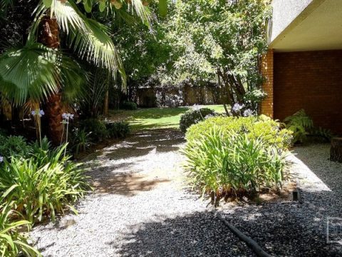 Departamento Venta en Las Condes — Se Vende Amplio Departamento Más Oficina Independiente Promer Piso En Las Condes