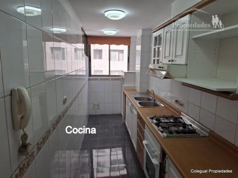 Departamento Arriendo en Santiago — Arriendo Amplio Y Hermoso Depto. 1D / 1B, Bodega. Catedral Con Teatinos.