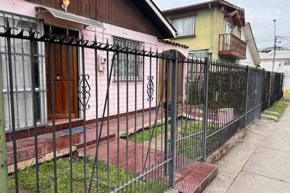 Oportunidad!!!!! Amplia Casa Con Buena Ubicación