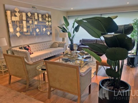 Casa Venta en Lo Barnechea — Gran Casa / El Tranque -Alcalde Délano / 880-440 Mts / 6D-6B