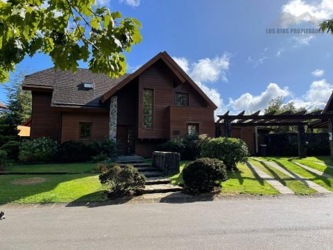 Casa Venta en Valdivia — Cómoda Y Amplia Casa En Condominio Riberas Del Estancilla
