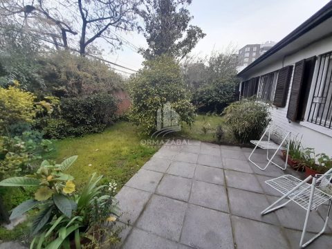 Casa Venta en Las Condes — Venta Amplia Casa Excelente Ubicacion En Manquehue Las Condes