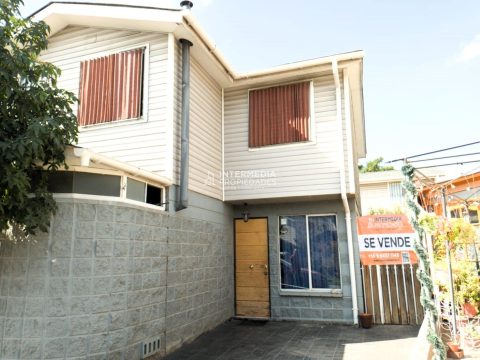 Casa Venta en Puente Alto — Hermosa Casa De 2 Pisos Con 3D+3B+2E