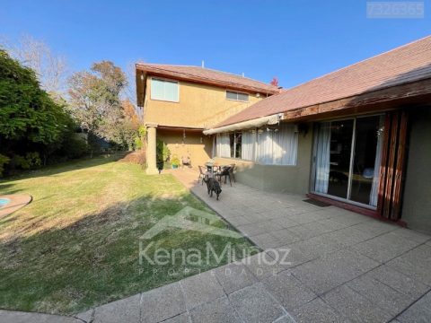 Casa Venta en Las Condes — Casa Con Amplio JardãN Cercana Colegios Cordillera, San Fco De Asis, Cumbres.
