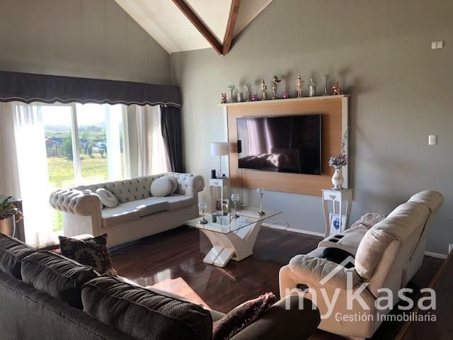 Casa En Parcela De 5.000 M2.