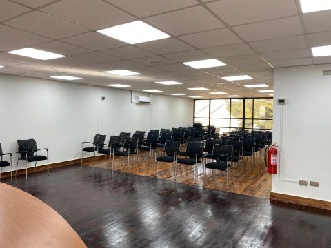 Oficina Arriendo en Puerto Montt — Arriendo Oficina 3Er Piso Sector Angelmo 110 M2