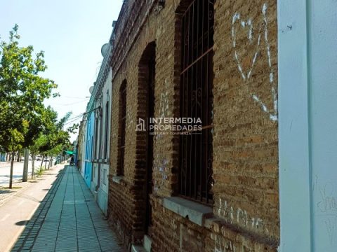 Casa Venta en Santiago — Santiago: Casa Con Extenso Terreno De 300 Mâ² En Ubicación Privilegiada.