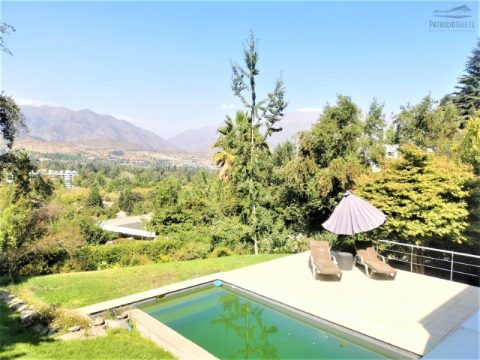 Casa Arriendo en Lo Barnechea — Moderna Arquitectura En Condominio Lomas De La Dehesa