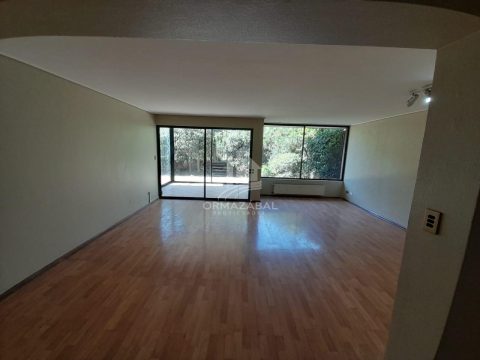 Departamento Arriendo en Las Condes — Arriendo Depto. Luminoso Con Jardin Propio, Las Condes 4D 3B