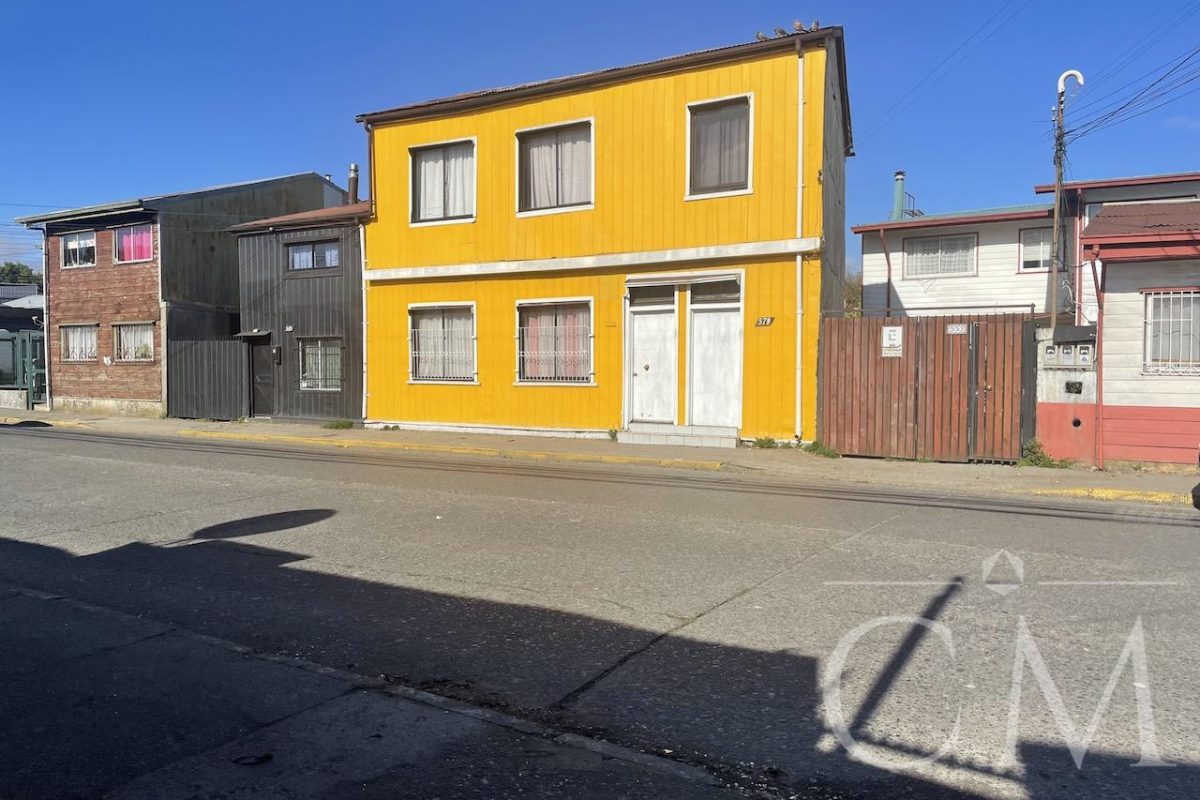 Casa En Barrio Comercial Cochrane