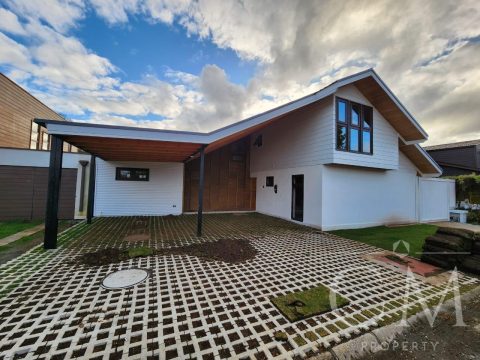 Casa Venta en Valdivia — Amplia Casa En Villa Los Notros De Curiñanco