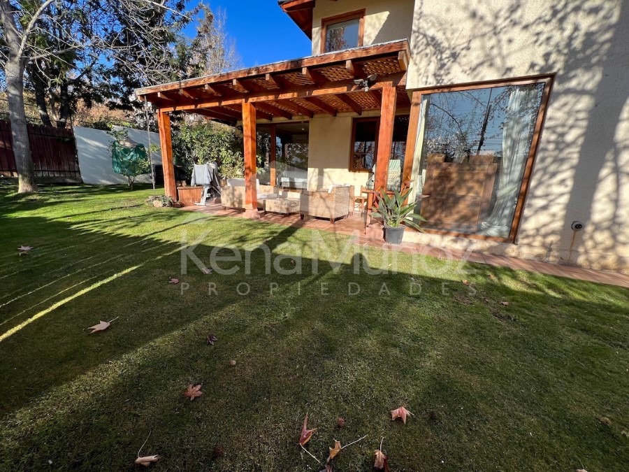 Casa Luminosa Con Lindo JardãN