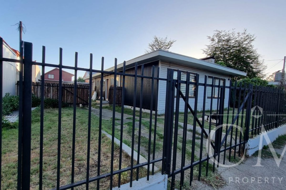 Amplia Casa Y Terreno En Calle Bueras