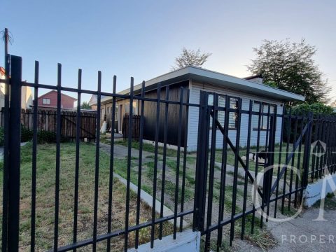 Casa Venta en Valdivia — Amplia Casa Y Terreno En Calle Bueras
