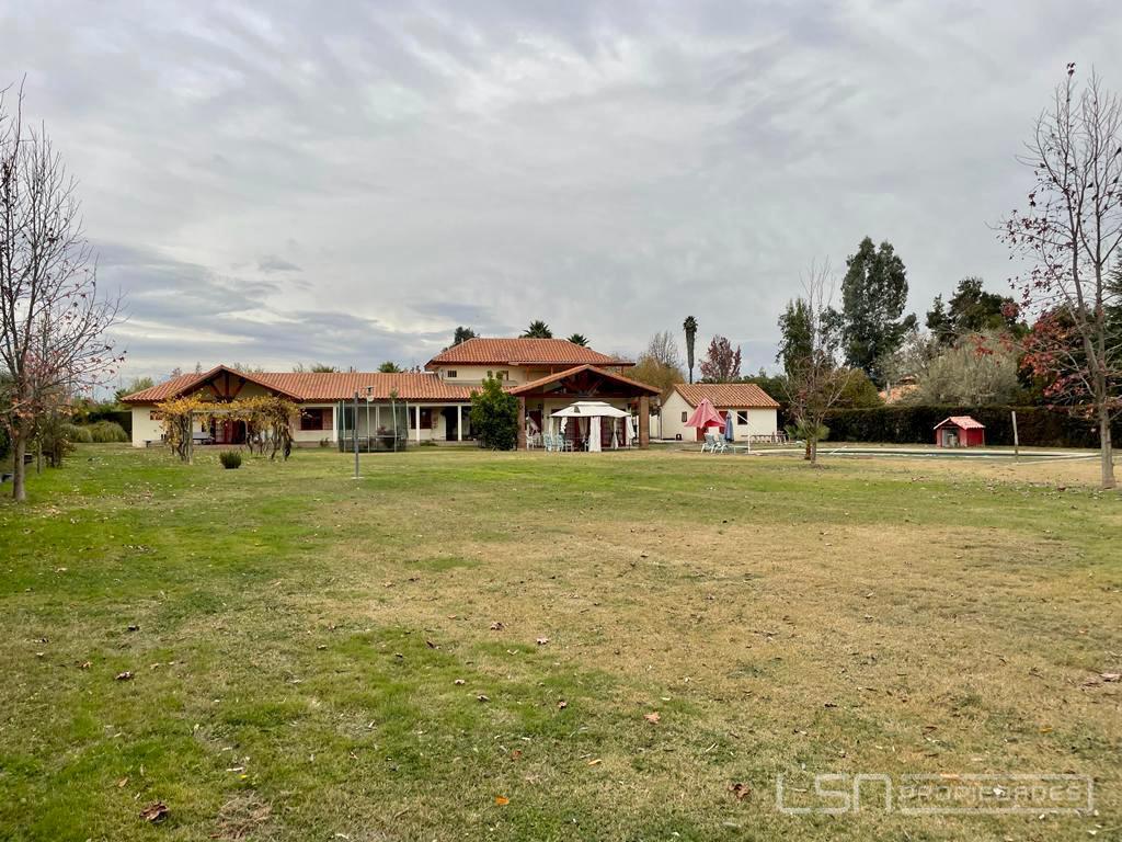 Parcela Con Hermosa Casa En Condominio