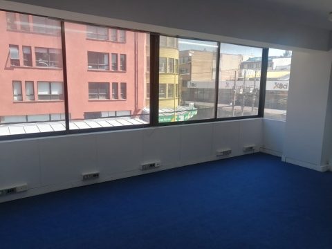 Oficina Arriendo en Puerto Montt — Oficina Nã‚Â° 302 2 Privados 100 M2 Edificio Pedro Montt