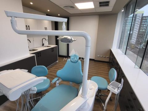 Local Comercial Arriendo en Lo Barnechea — Consulta Dental Amplia