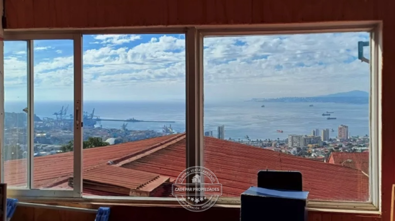 Vende Amplia Casa En Valparaiso