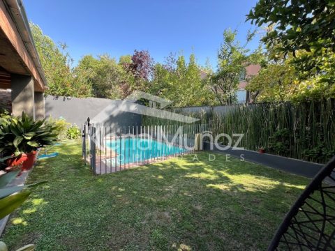 Casa Venta en Las Condes — Casa Impecable Cercana Colegios Cumbres, San Fco. Asis, San Nicolas De Myra.