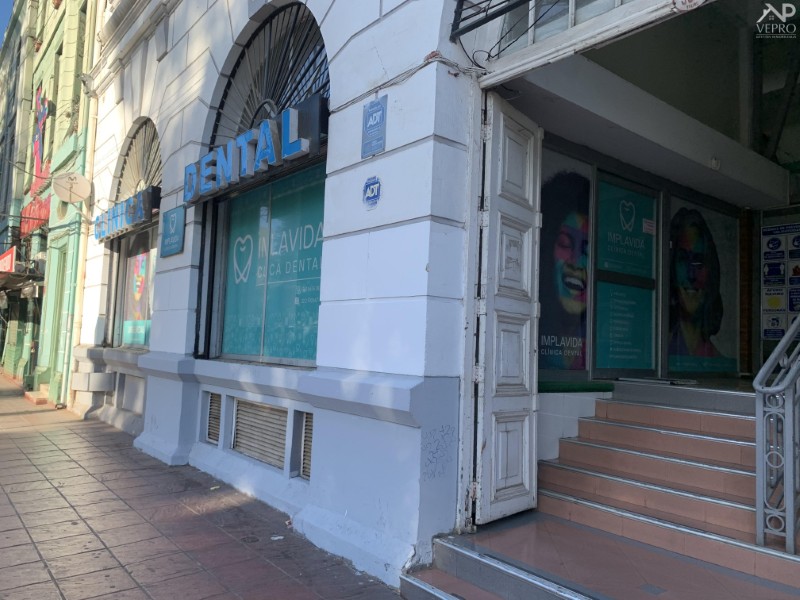 Arriendo Amplio Salon Con Privados