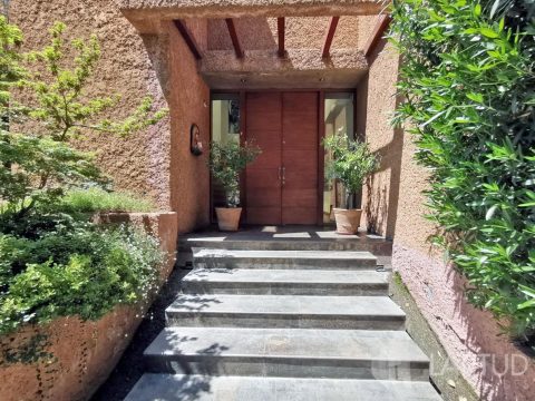 Casa Venta en Lo Barnechea — Colegio Everest / La Dehesa / 400 – 1.000 Mts2