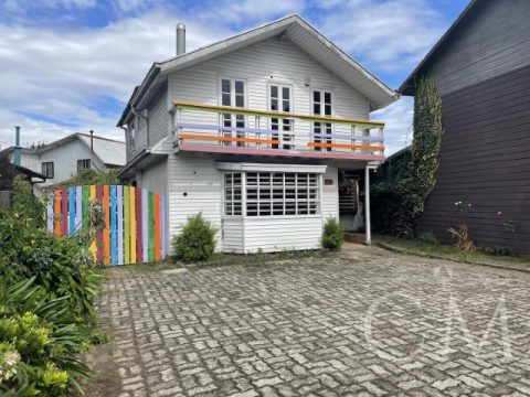 Casa Venta en Valdivia — Amplia Propiedad Comercial En Avenida Picarte