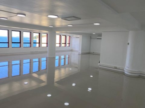 Oficina Arriendo en Puerto Montt — Oficina Nã‚Â° 610 140 M2 Edificio Colon