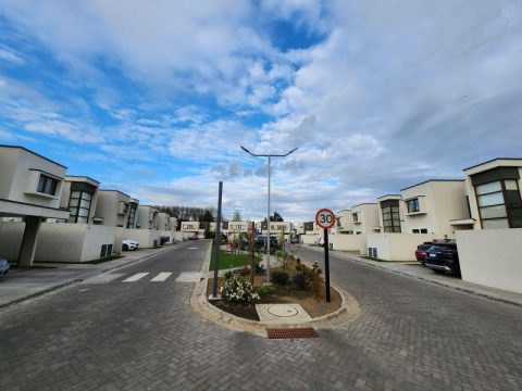 Casa Venta en Los Ángeles — Se Vende Casa En Condominio Cataluña