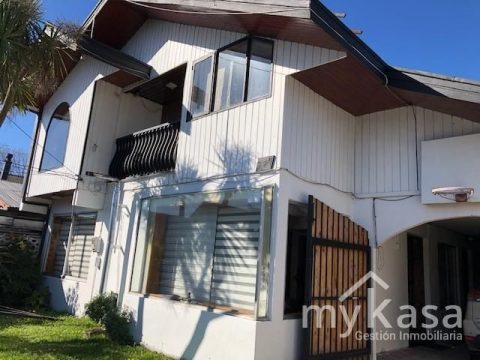 Casa Venta en Puerto Montt — Amplia Casa Con 2 Departamentos Interior.