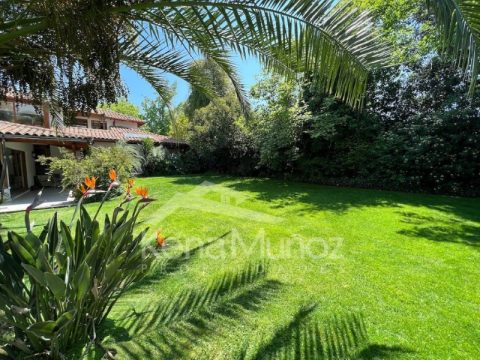 Casa Venta en Las Condes — Oportunidad – Casa Nor Oriente Con Maravilloso Jardin