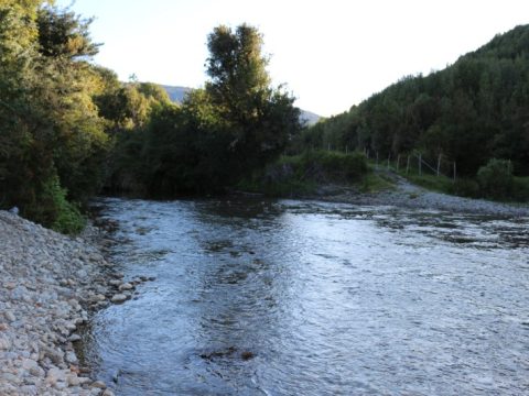 Terreno Venta en Castro — Parcelas Deslindan Con Orilla Rio En Castro, Chiloé