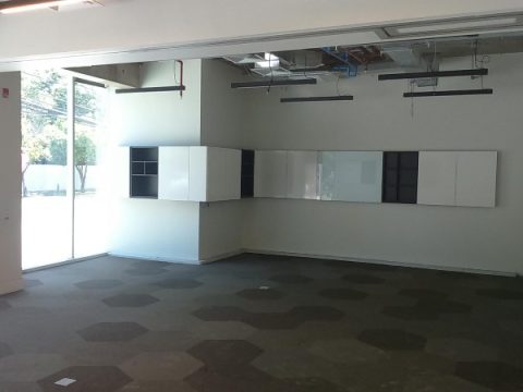 Local Comercial Arriendo en Las Condes — Local Comercial – Metro Manquehue