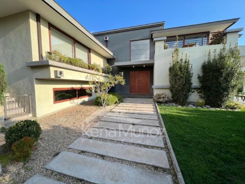 Casa Venta en Las Condes — Preciosa Casa En Condominio Impecable
