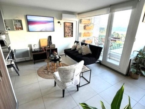 Departamento Venta en Concepción — Departamento De 2D 2B 1Est 1Est Vista Al Rio Biobio A Paso Del Parque Ecuador