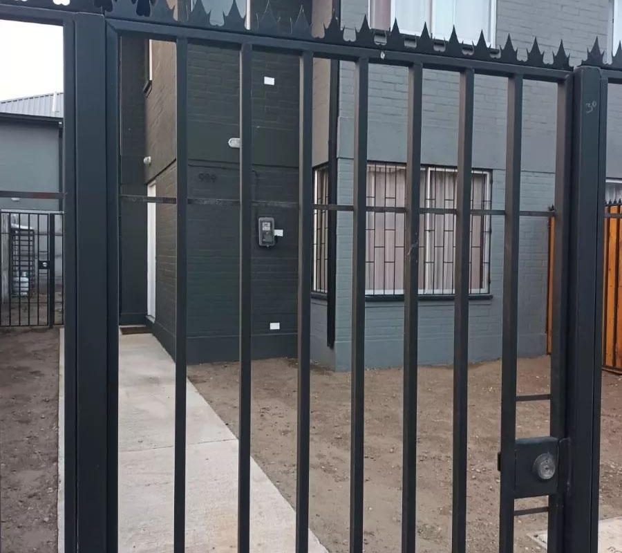 Â¡Â¡ Gran Oportunidad!! Buen Terreno, 3 Dormitorios, Larapinta