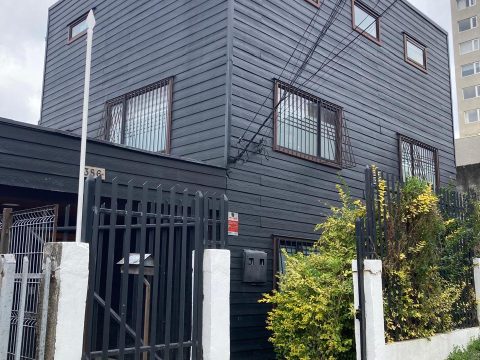 Local Comercial Venta en Puerto Montt — Local Comercial En Calle Buin