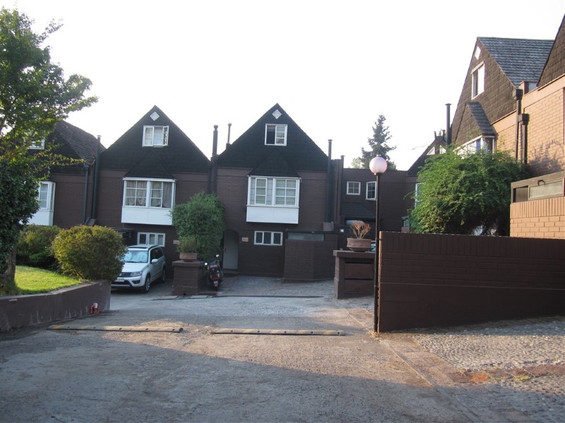 Condominio Estoril / Charles Hamilton