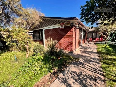 Casa Venta en Ñuñoa — Desconéctese De El Ruido E Ingrese A Un Hogar Acogedor.