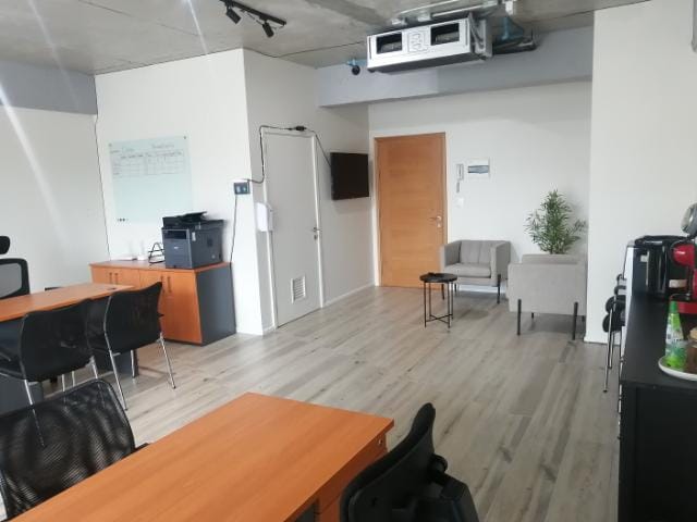 Venta Oficina Mas Estacionamiento Edificio Capital