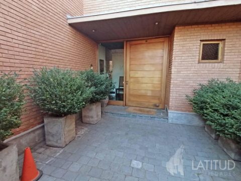 Casa Venta en Lo Barnechea — Valle Del Monasterio / 426 – 1270 Mts2 / Trapenses