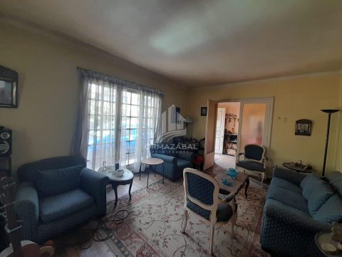 Casa Venta en Ñuñoa — Vta Amplia Casa Para Remodelar Ubicada En Barrio Residencial Ñuñoa