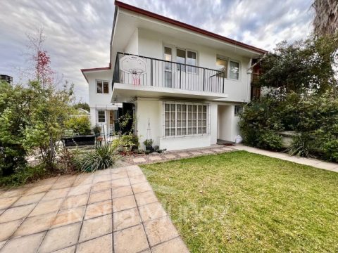 Casa Venta en Las Condes — Casa Impecable, Remodelada, Muy Acogedora