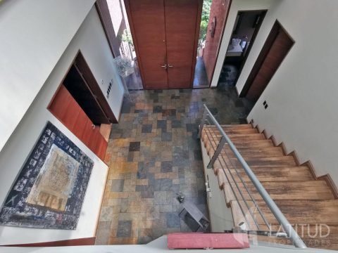 Casa Arriendo en Lo Barnechea — Everest / Trapenses / Santiago College / 400-1000 Mts2