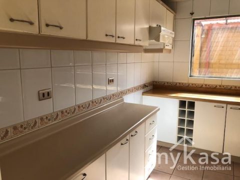 Casa Venta en Puerto Montt — Casa En Avenida Austral, Ideal Para Uso Comercial