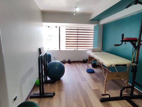 Oficina Arriendo en Las Condes — Oficina Sector Metro Alcántara