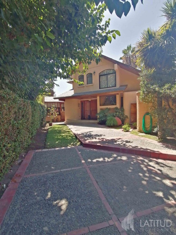 Plaza Ossandon / Preciosa Casa / 215 – 440 Mts / 6D-5B