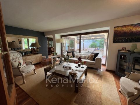 Casa Venta en Las Condes — Casa Impecable Muy Acogedora Con Seguridad