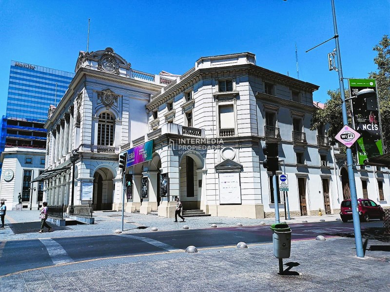 Excepcional Oficina De 55 Mâ² A Pasos Del Metro U. De Chile.