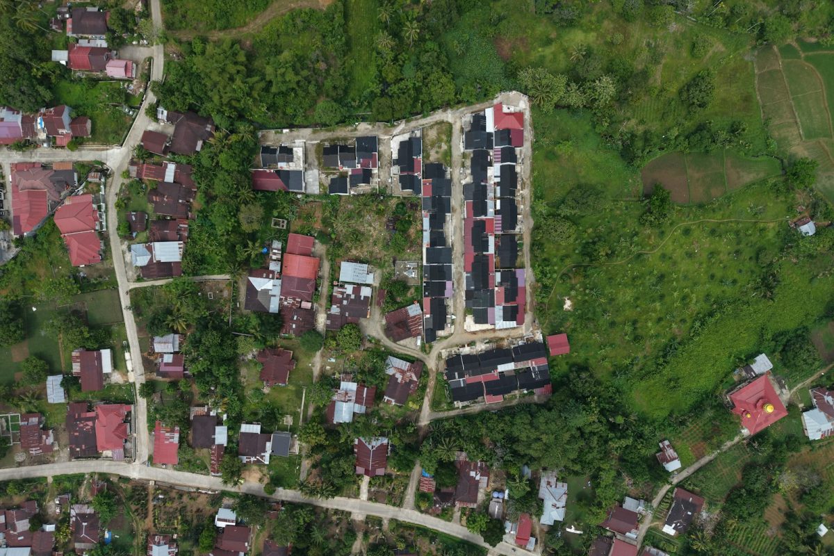 Vista aérea de un barrio residencial con casas